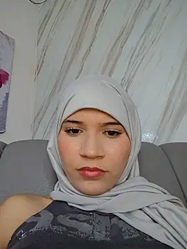 Snapshot of hanaa_18 chatting on April 24, 9:39 pm hanaa 18 online show from April 24, 9:39 pm