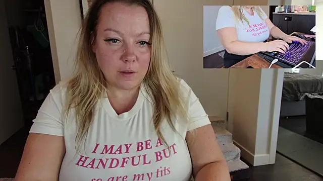 Snapshot of Beauty4AGent chatting on June 11, 5:55 pm Beauty4AGent online show from June 11, 5:55 pm