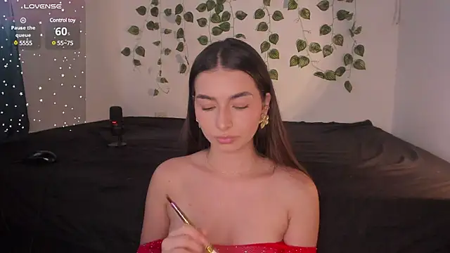 Snapshot of Coralinee_01 chatting on December 21, 8:32 pm Coralinee 01 online show from December 21, 8:32 pm