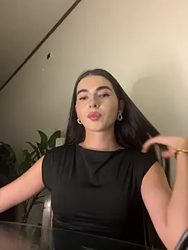 Snapshot of Coralinee_01 chatting on December 22, 1:24 am Coralinee 01 online show from December 22, 1:24 am