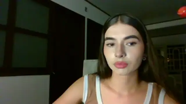 Snapshot of Coralinee_01 chatting on January 8, 12:24 am Coralinee 01 online show from January 8, 12:24 am