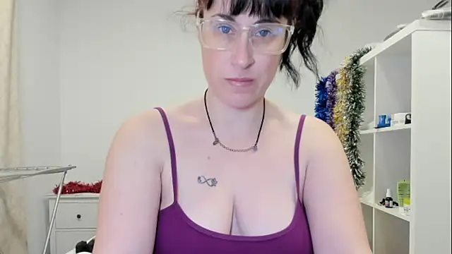 emmita69  online show from December 15, 4:17 am