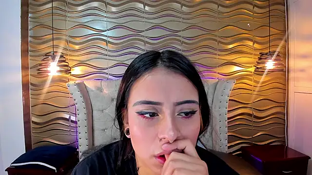 Andreita Jones online show from October 18, 1:01 pm