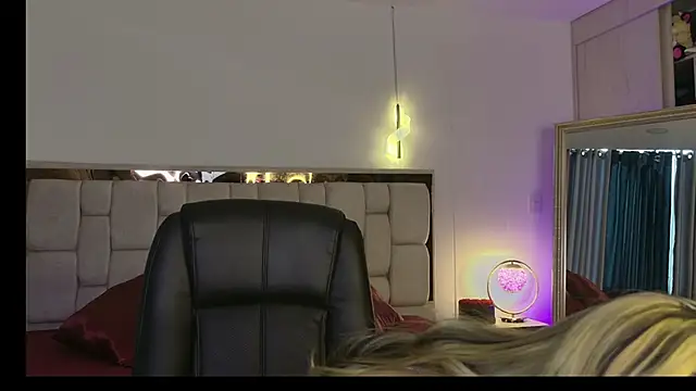 Snapshot of Ammy_Castro chatting on June 4, 10:27 pm Ammy Castro online show from June 4, 10:27 pm