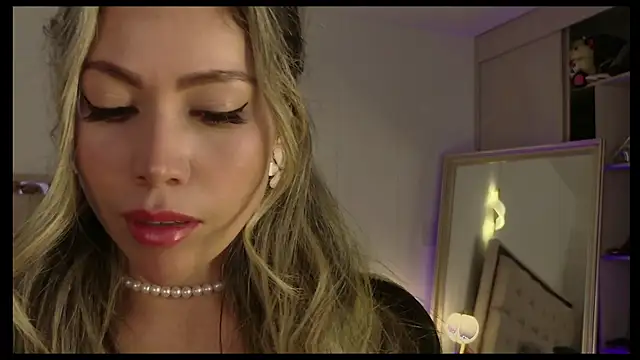 Snapshot of Ammy_Castro chatting on June 11, 10:41 pm Ammy Castro online show from June 11, 10:41 pm