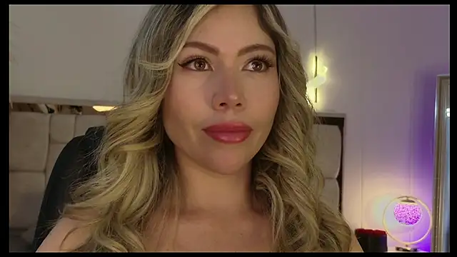 Snapshot of Ammy_Castro chatting on June 18, 9:30 pm Ammy Castro online show from June 18, 9:30 pm