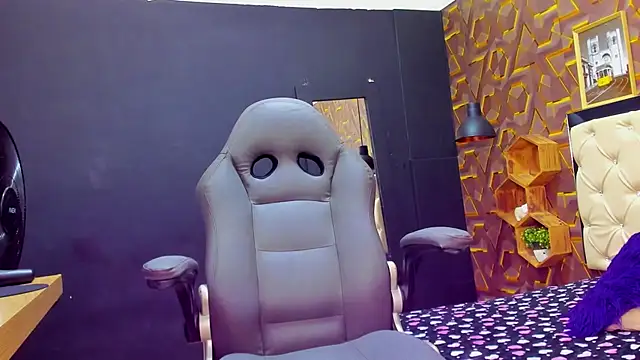 deyy madissonn online show from December 19, 7:29 pm