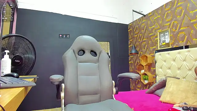 deyy madissonn online show from February 10, 8:10 pm