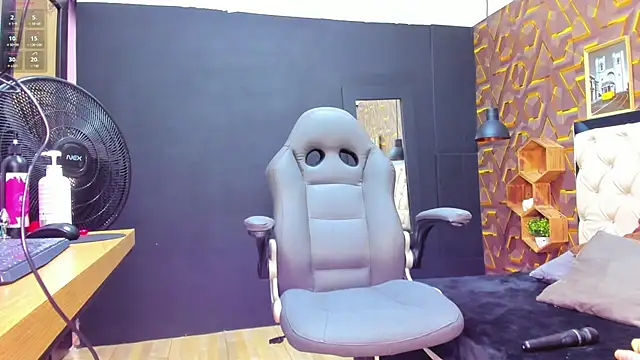 deyy madissonn online show from February 12, 7:02 pm