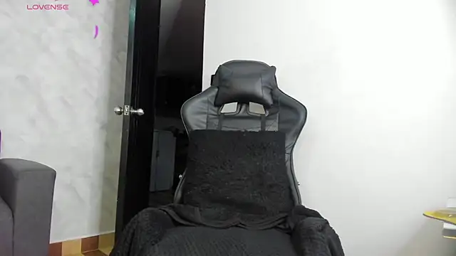 deyy madissonn online show from February 14, 9:55 pm