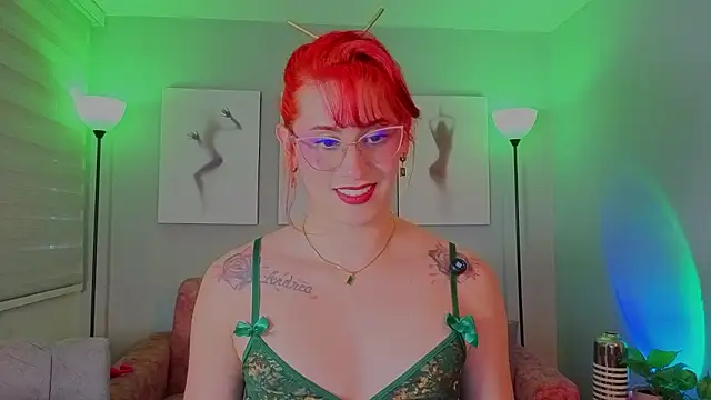 Juliana Saenzz online show from March 17, 10:35 pm