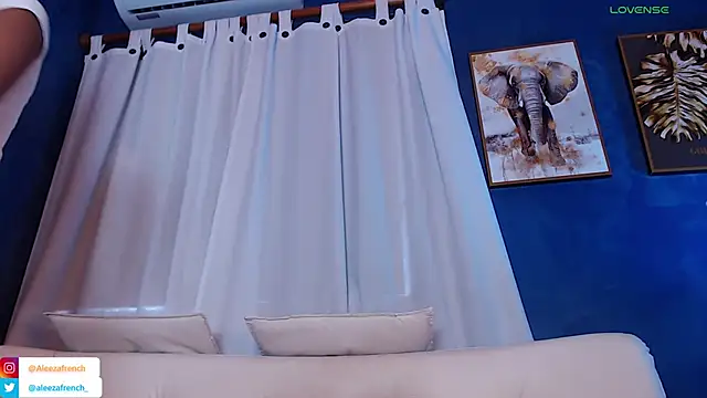 AleezaFrench online show from December 9, 1:24 pm