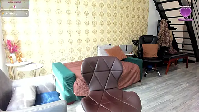 Snapshot of _angelina_class_7 chatting on March 20, 2:44 pm angelina class 7 online show from March 20, 2:44 pm