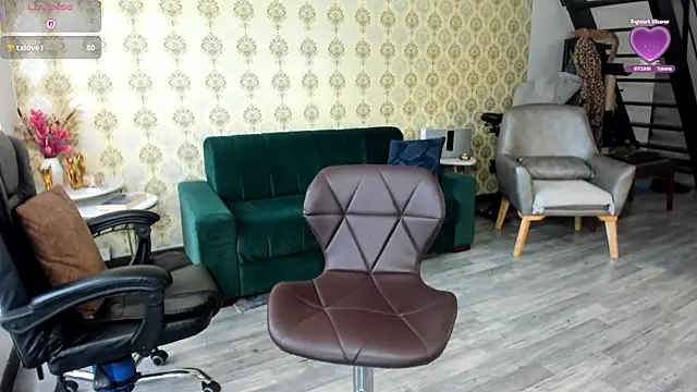 Snapshot of _angelina_class_7 chatting on March 24, 2:44 pm angelina class 7 online show from March 24, 2:44 pm