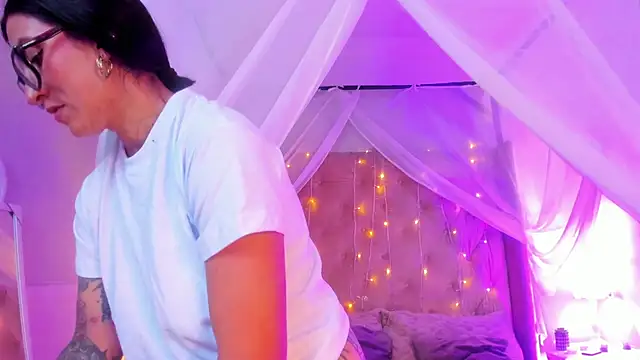 kira moon   online show from February 24, 8:25 pm