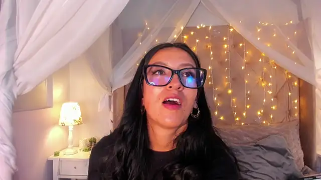 kira moon   online show from March 9, 8:31 pm