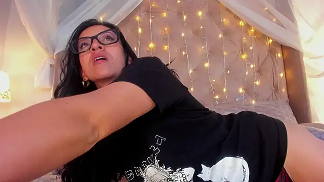 kira moon   online show from March 9, 11:35 pm