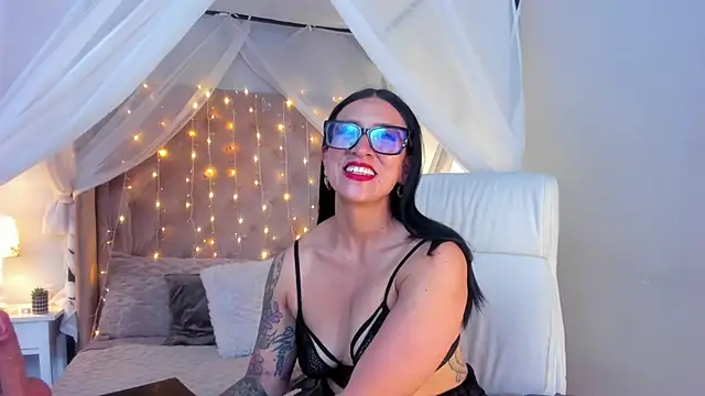 kira moon   online show from March 13, 8:32 pm