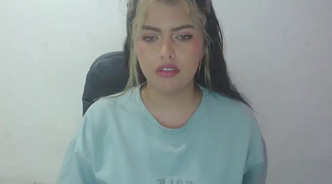 Snapshot of sweetkitty_16 chatting on March 5, 4:34 am sweetkitty 16 online show from March 5, 4:34 am