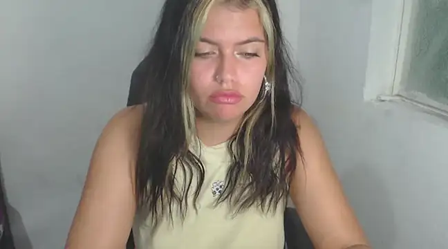 Snapshot of sweetkitty_16 chatting on March 11, 3:37 am sweetkitty 16 online show from March 11, 3:37 am