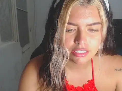 Snapshot of sweetkitty_16 chatting on September 10, 1:05 am sweetkitty 16 online show from September 10, 1:05 am