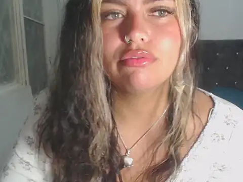 Snapshot of sweetkitty_16 chatting on September 20, 4:35 am sweetkitty 16 online show from September 20, 4:35 am