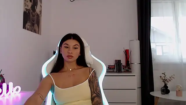 Snapshot of Simply_the_best chatting on September 23, 4:10 pm Simply the best online show from September 23, 4:10 pm