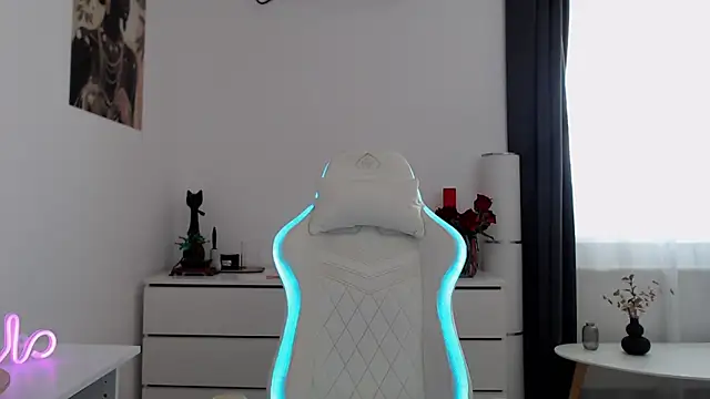 Snapshot of Simply_the_best chatting on October 17, 9:01 am Simply the best online show from October 17, 9:01 am