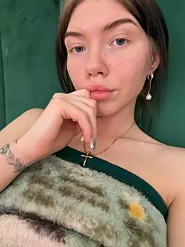 Lisaaa Alisa online show from April 6, 10:05 am