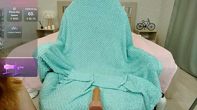 Snapshot of oliviiaa chatting on October 2, 12:28 am oliviiaa online show from October 2, 12:28 am