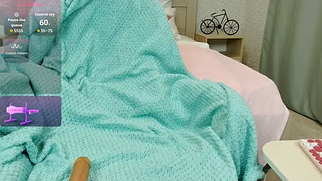 Snapshot of oliviiaa chatting on October 6, 12:19 am oliviiaa online show from October 6, 12:19 am