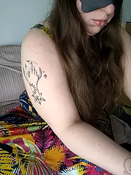 FrancaiseLynne online show from March 16, 2:55 pm