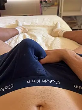 h0rnyguy001 online show from May 15, 7:48 am