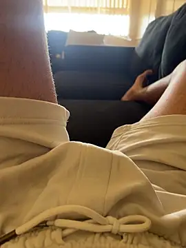h0rnyguy001 online show from May 17, 3:15 am