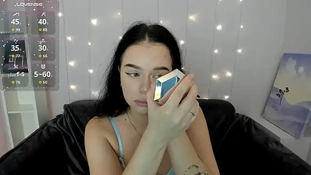 Lori  Hell online show from November 3, 2:24 am