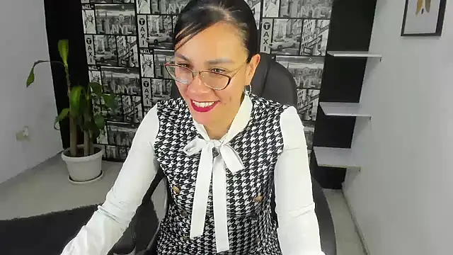 Agata-Moon online show from December 18, 3:00 pm