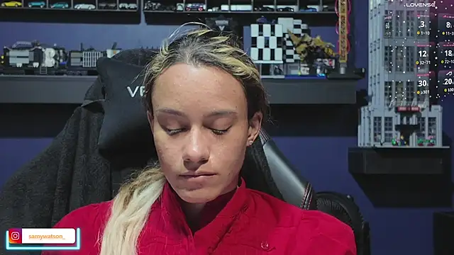 Snapshot of SamanthaWatson chatting on October 1, 1:33 am SamanthaWatson online show from October 1, 1:33 am