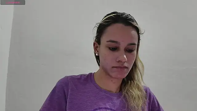 Snapshot of SamanthaWatson chatting on November 27, 12:02 am SamanthaWatson online show from November 27, 12:02 am