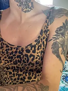 LiliJones  online show from November 21, 1:32 pm