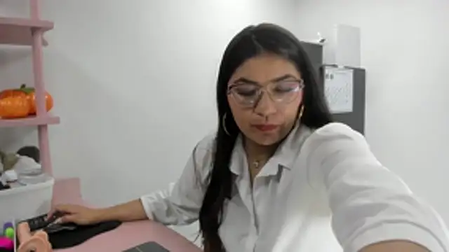 Luna Dumont online show from October 13, 11:10 am