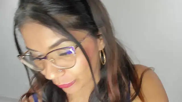 Snapshot of Luna_Dumont chatting on April 19, 6:10 pm Luna Dumont online show from April 19, 6:10 pm