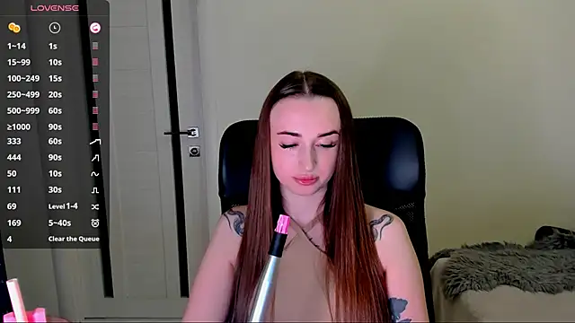 Snapshot of Kimmberr chatting on November 14, 4:44 am Kimmberr online show from November 14, 4:44 am