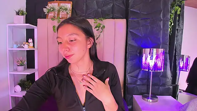 Snapshot of kendall_saenz chatting on November 22, 3:22 pm kendall saenz online show from November 22, 3:22 pm