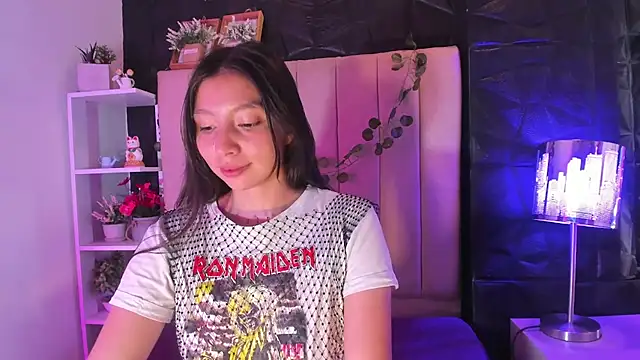 Snapshot of kendall_saenz chatting on December 2, 7:31 pm kendall saenz online show from December 2, 7:31 pm