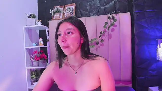 Snapshot of kendall_saenz chatting on December 5, 7:54 pm kendall saenz online show from December 5, 7:54 pm