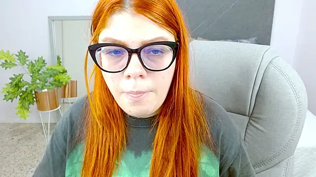 lucie nicolls online show from December 12, 8:10 pm