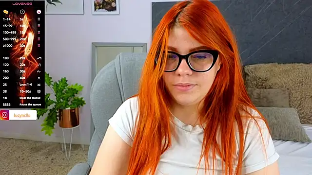 lucie nicolls online show from December 17, 10:43 pm