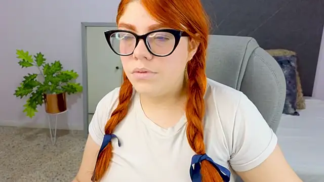 lucie nicolls online show from December 21, 8:00 pm