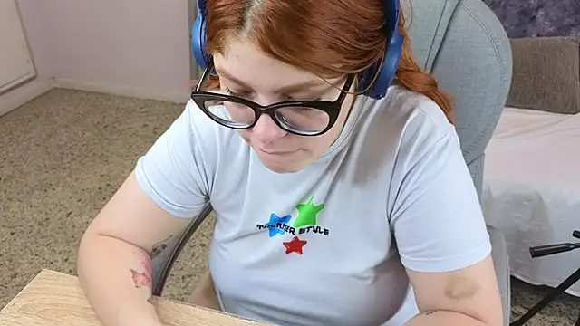 lucie nicolls online show from January 14, 8:26 pm