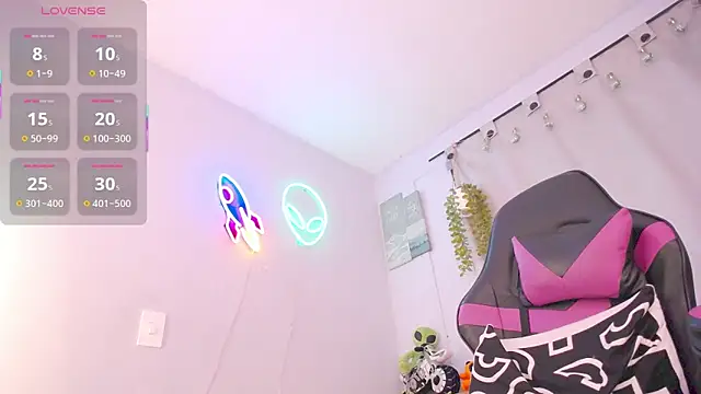 lucie nicolls online show from December 5, 8:27 pm